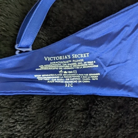 Victoria's Secret Miraculous Plunge Bra - Picture 6 of 7
